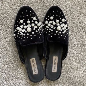 Steve Madden flats with top embellishments. Size 8